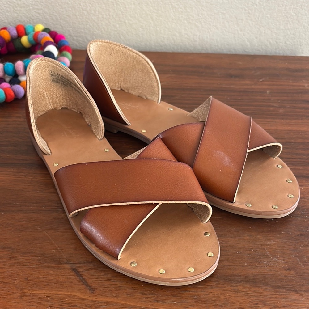 Universal Thread Brown Leather Women's Sandals Size 7.5